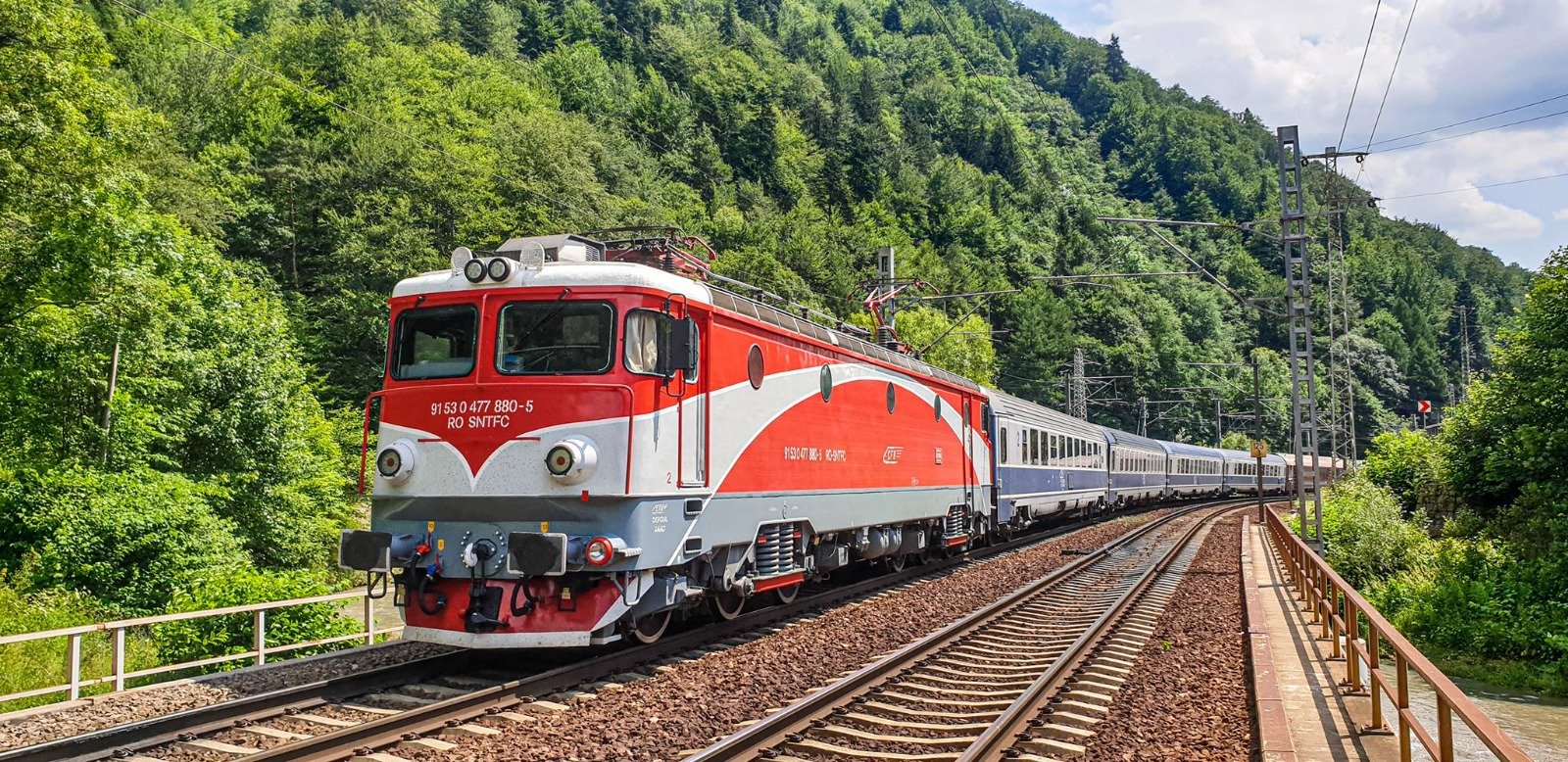 Cluj-Oradea: Locomotive diesel pe linie nouă, bani PNRR în pericol