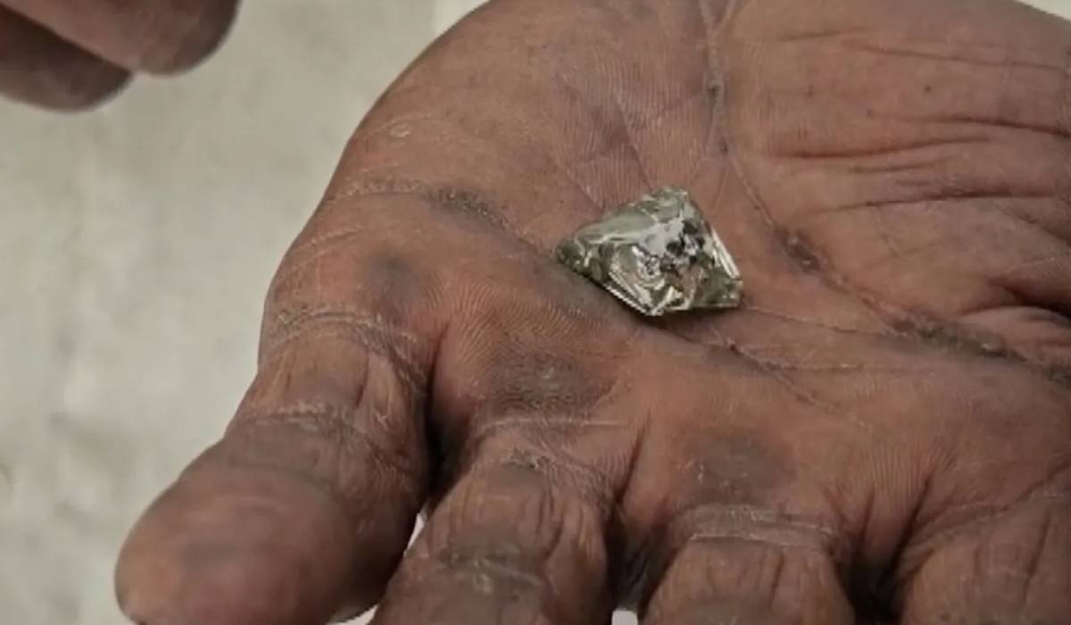 Mineri au descoperit un diamant de 52.400 de dolari
