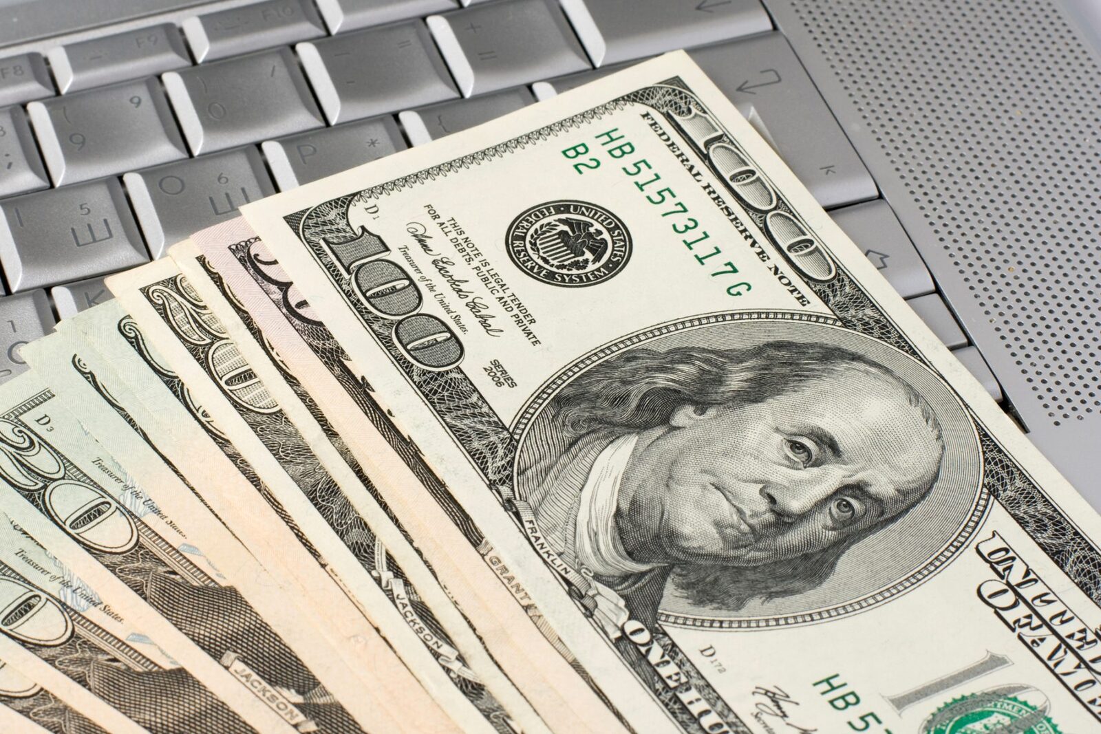 Accel investește 3,5 miliarde $ în AI, susține noi unicorni români