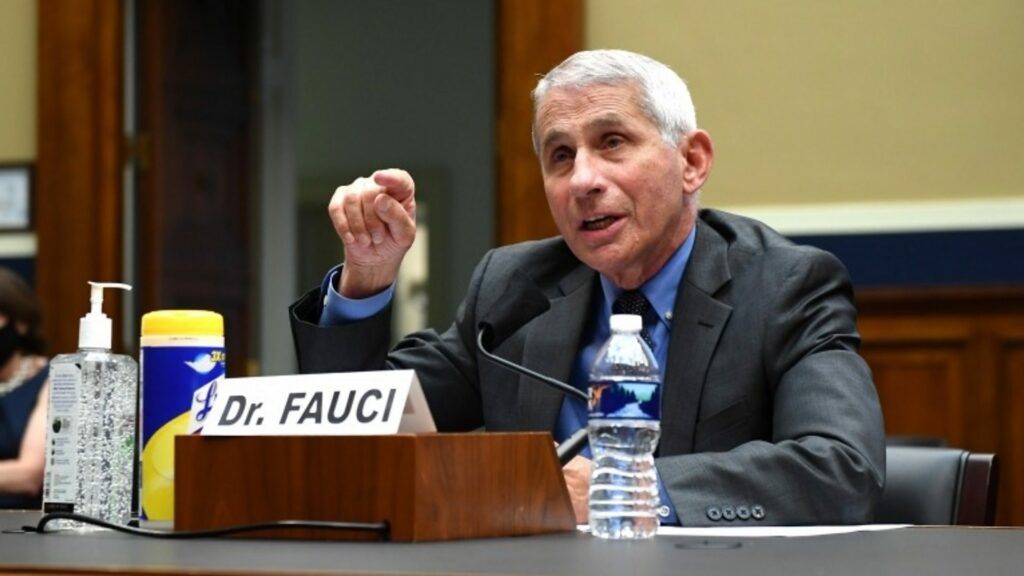 Fauci, controverse noi despre vaccinul COVID în sarcină