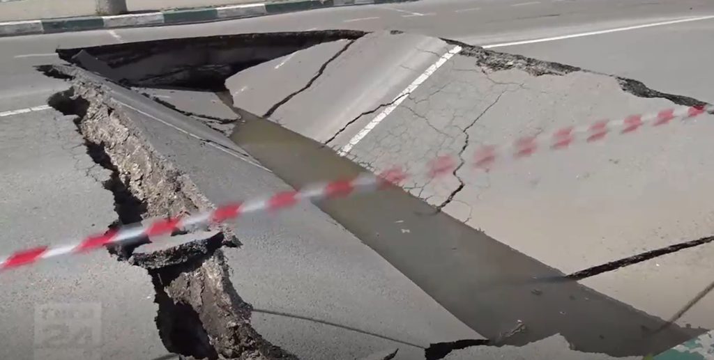 Șoseaua s-a prăbușit la Eroilor, Apa Nova intervine