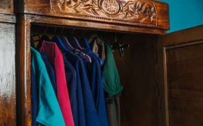 Mirosul din dulap: Nu detergentul, ci o greșeală comună