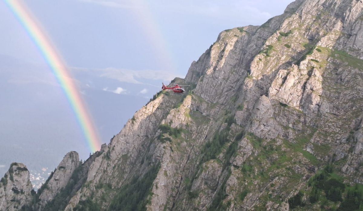 Germani, blocați pe cel mai mare perete stâncos din România, salvați la 112