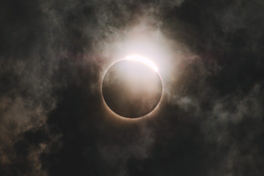 Eclipsa a trecut, dar efectele sale abia încep: ce se schimbă pentru zodii