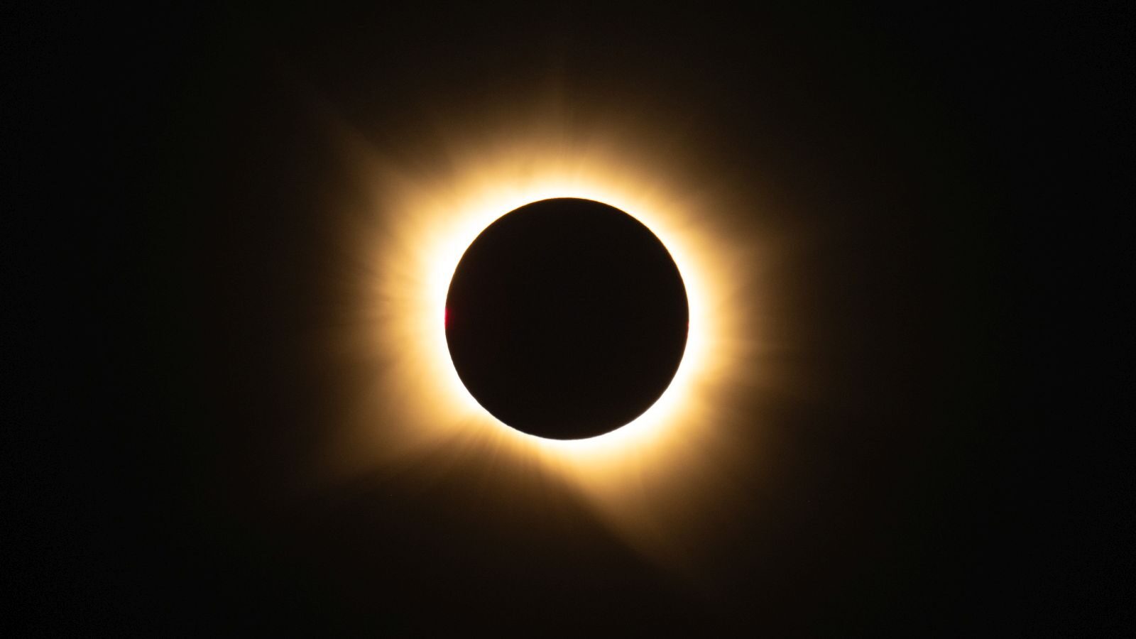 Eclipsa de Soare în Europa: spectacol cosmic pe cer
