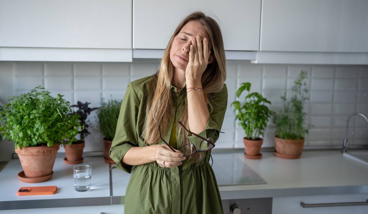 De ce te secătuiesc unii oameni de energie? Psihologia din spate