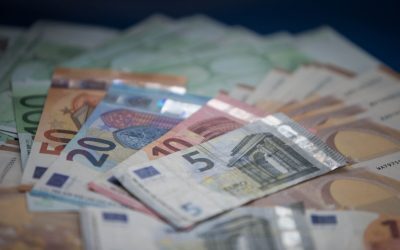 Escroci, români pe cartelă: prețul falsificării cetățeniei