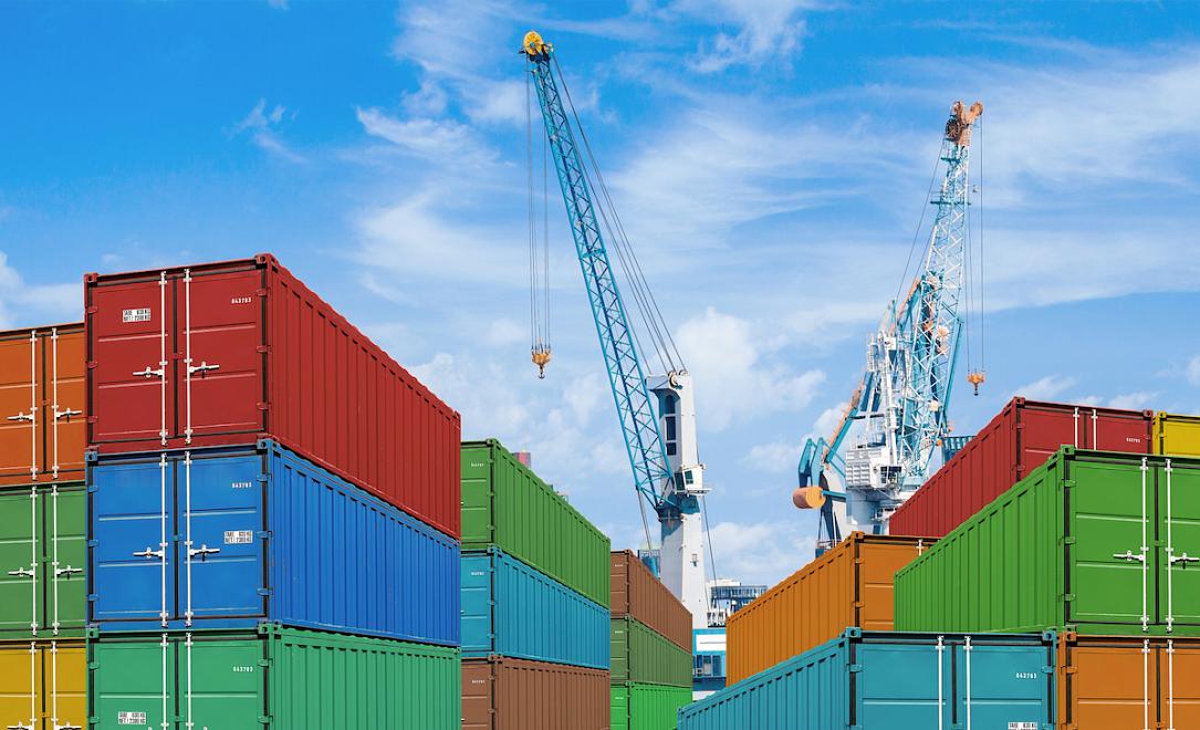 România: Comerțul exterior își revine, plus 4.4% în trimestrul doi