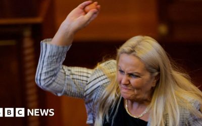 Deputat de opoziție a aruncat cu ouă în premierul Kosovo