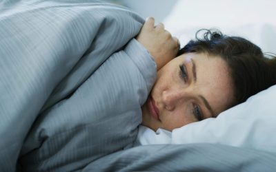 Plânsul în somn: ce ascunde și când devine un semn de alarmă