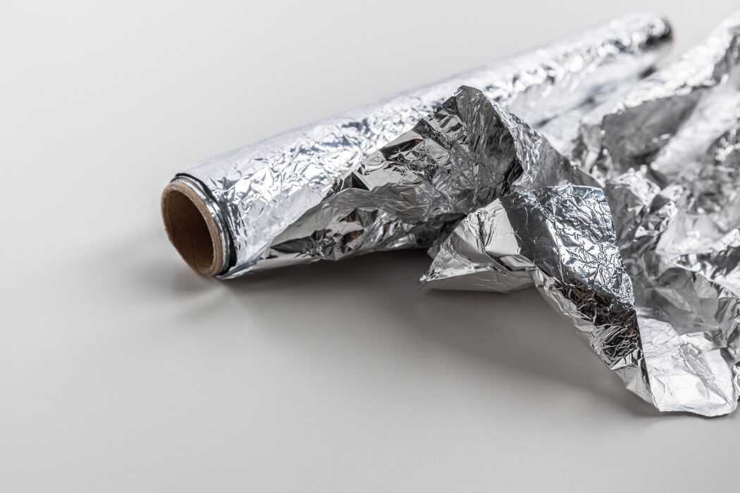Unde ții folia de aluminiu: greșeala din bucătărie