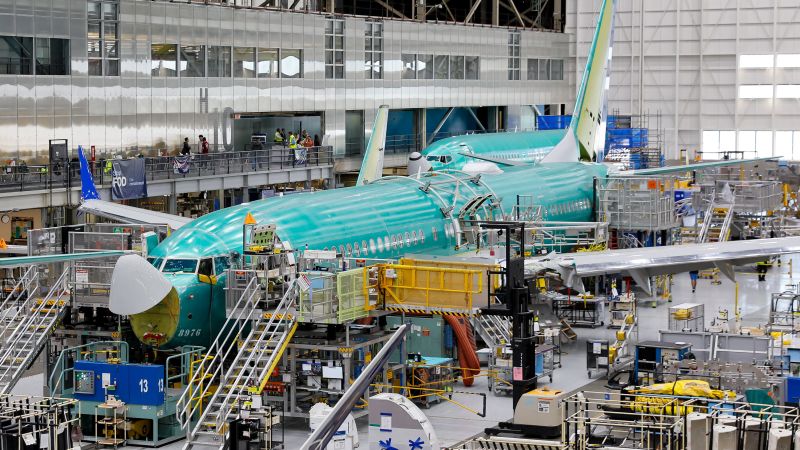 Zeci de avioane 737 MAX inspectate pentru fisuri