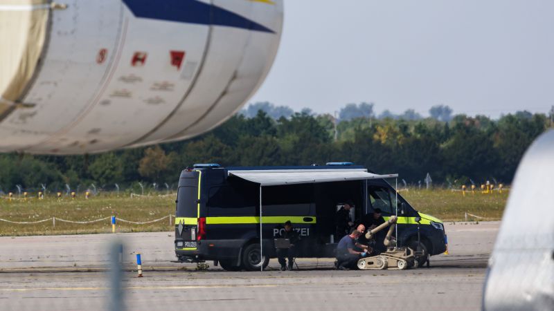 Germania avertizează: Pericol nou după dronă cu explozibili spre aeroport