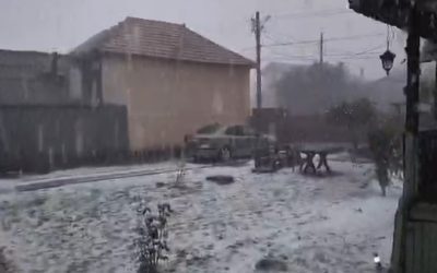 Târgu Jiu sub asalt: Furtună devastatoare, curent tăiat, trenuri blocate