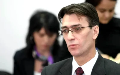 Omul și reclamanții, întâlnire secretă