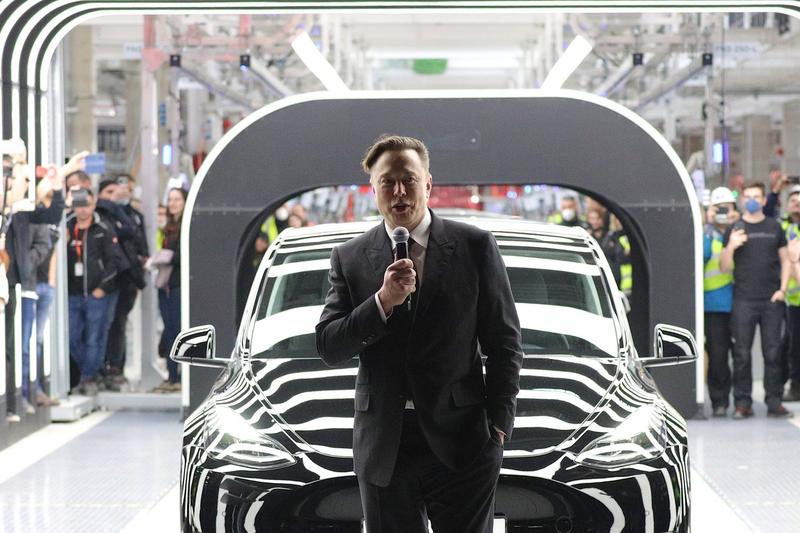 Musk schimbă strategia Tesla: presiune uriașă pe producătorul auto