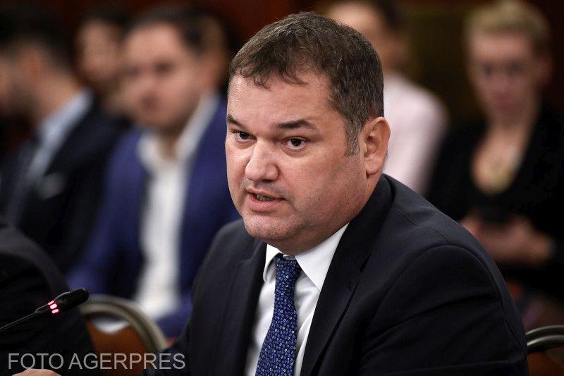 Statul le taie aripile: cine pleacă din consiliile locale