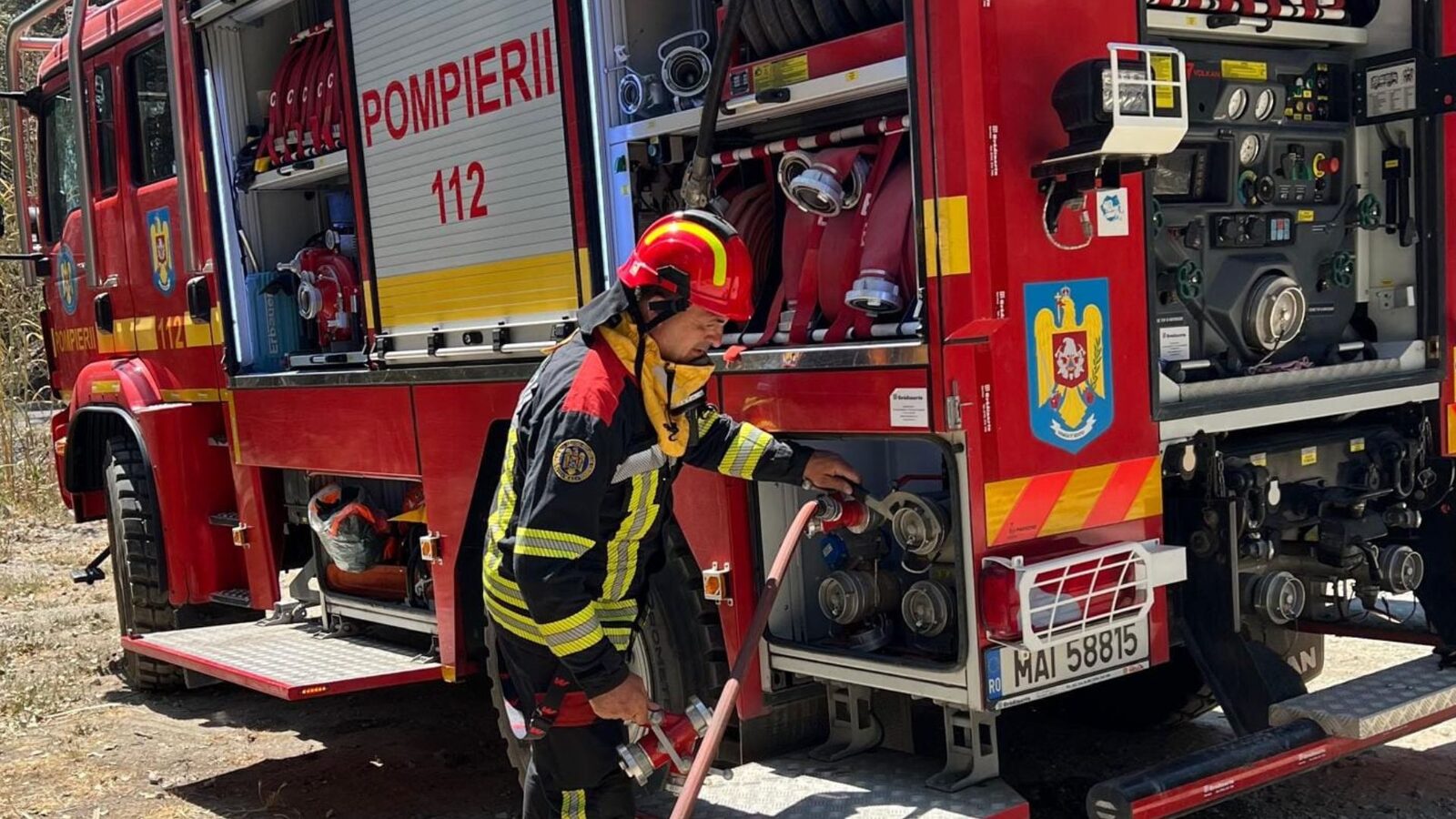 Incendiu devastator la o hală auto din Oradea