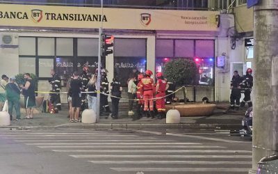 Bloc în flăcări în București: 20 de locatari, evacuați!