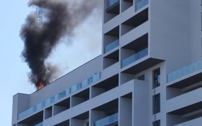 Incendiu violent în București. Martori: Arde cu flacără deschisă lângă Dedeman Ghencea