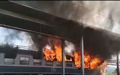 Incendiu la tren în gara Arad: Un vagon a luat foc