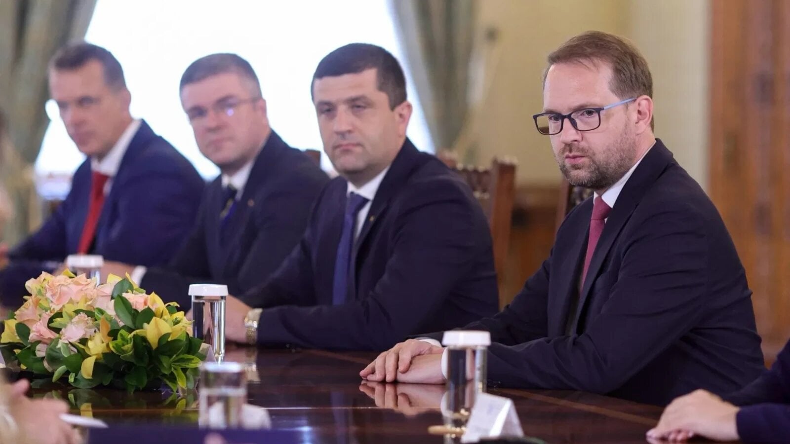 Grindeanu anunță majoritate, Cioloș propune guvern minoritar PNL-USR-UDMR