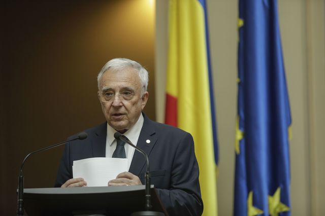 Isărescu avertizează clasa politică: Atenție la vorbe!