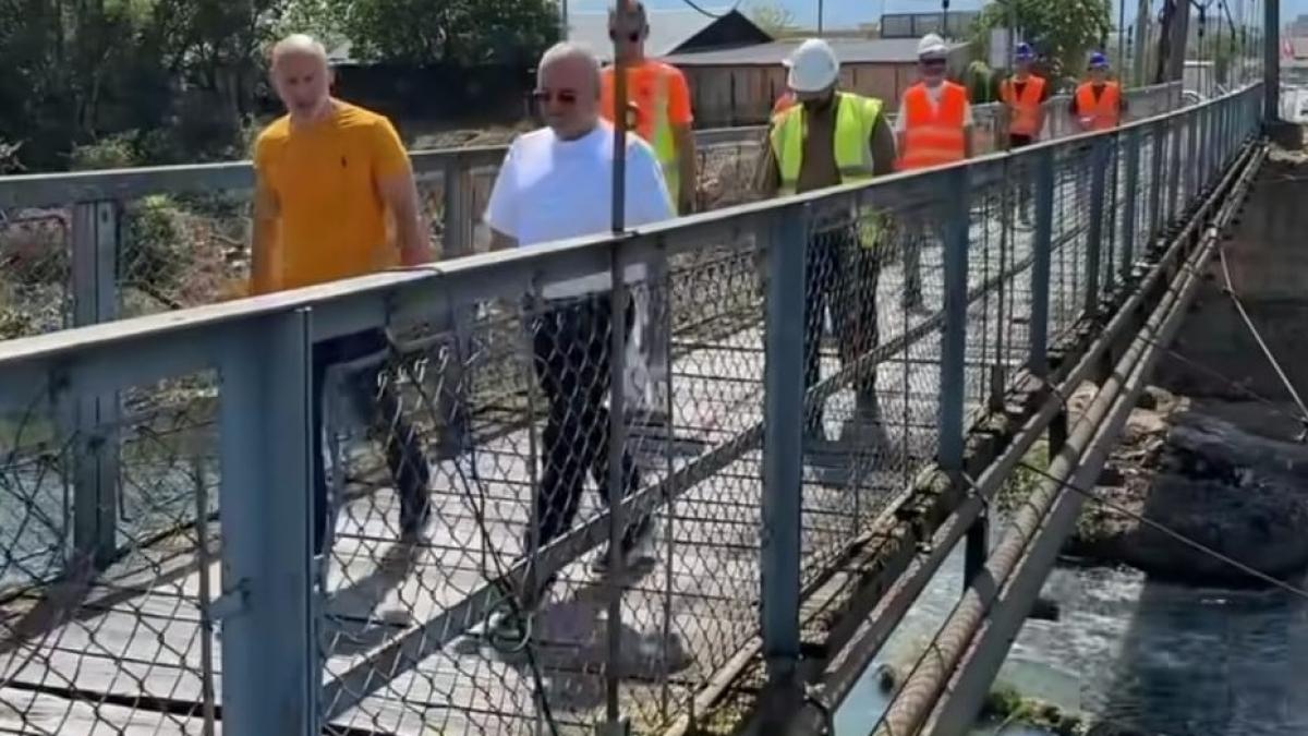 Cluj: Pod nou cu 6 mil. euro, vechea pasarelă e un dezastru