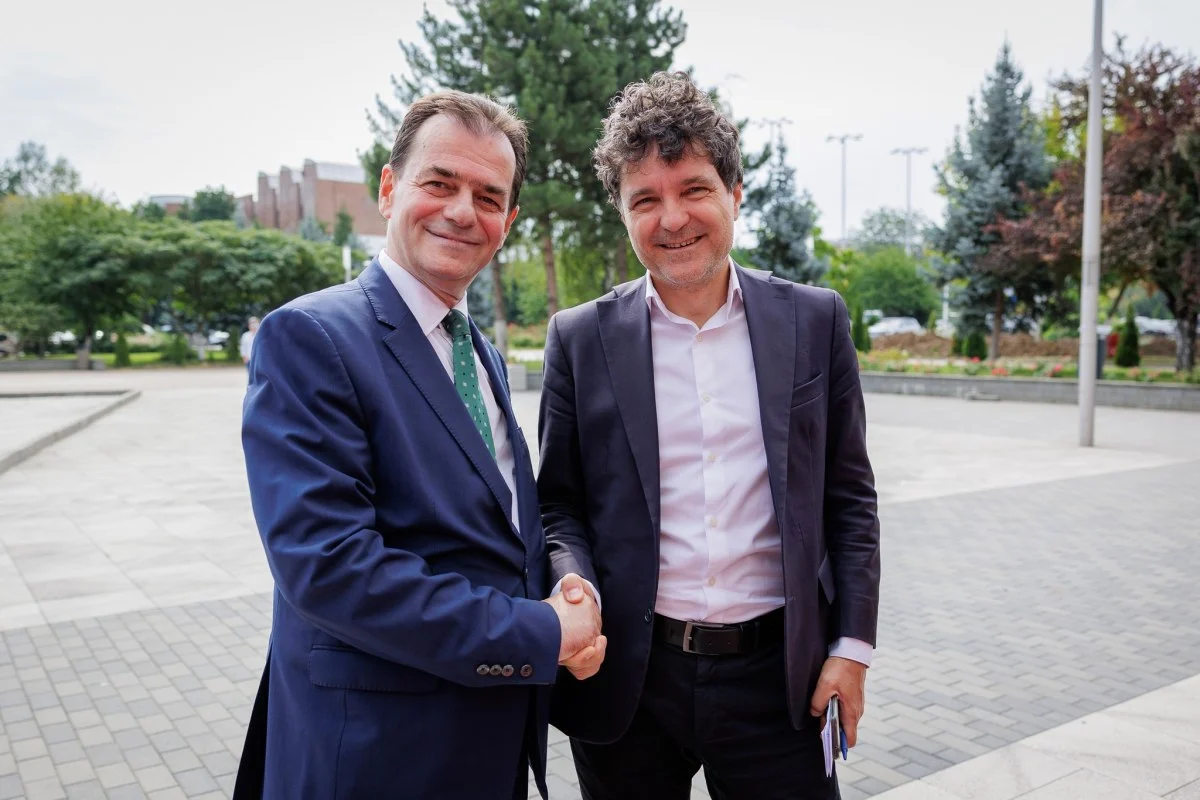 Nicușor Dan, pe cai morți în București