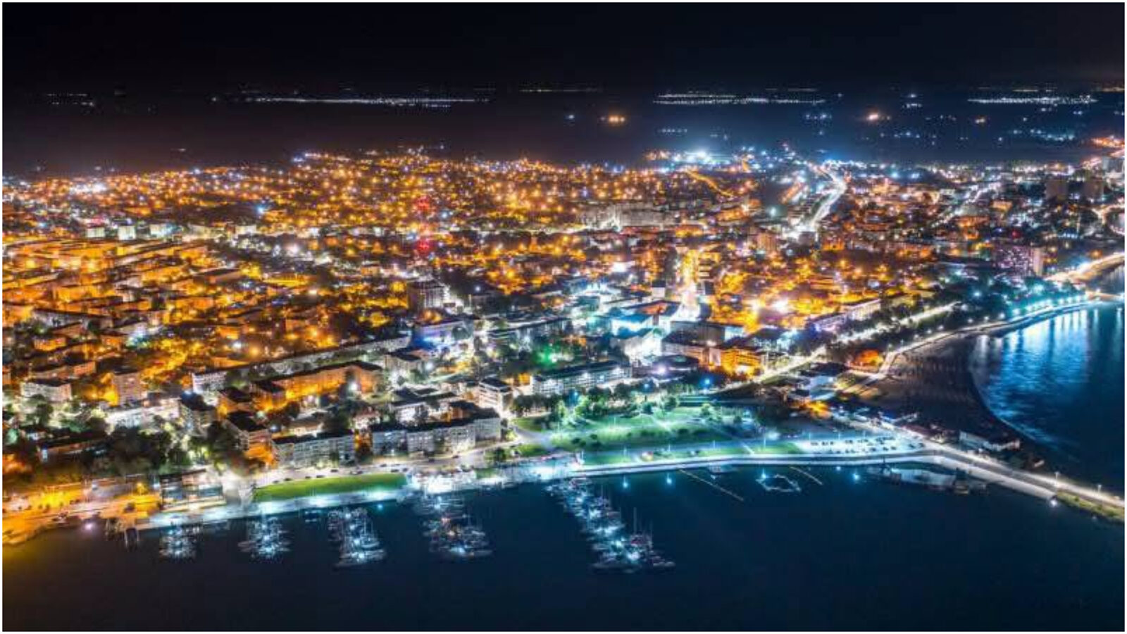 Mangalia: Lumini aprinse la maximum pe timpul verii