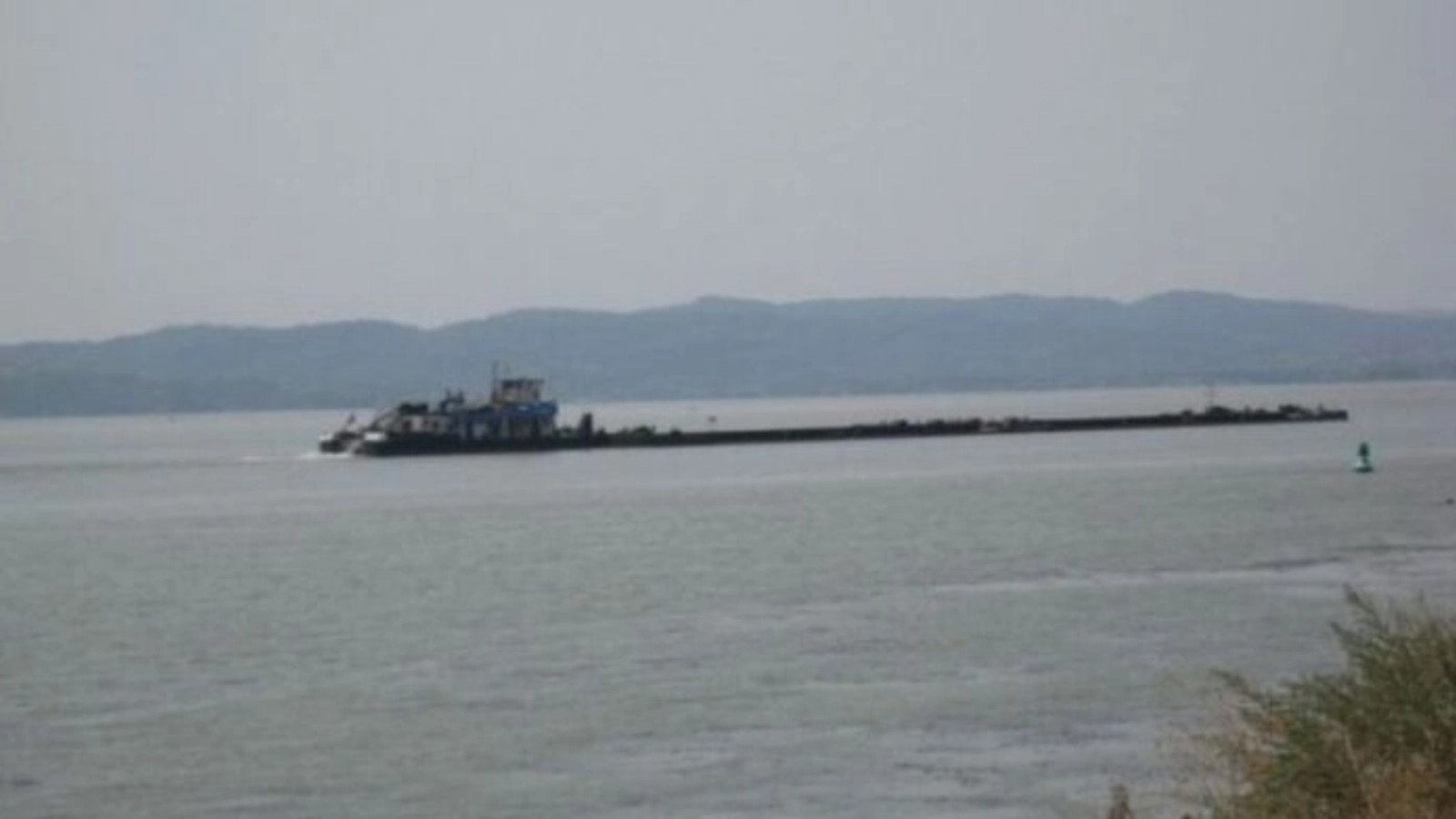 Dunărea, sub asediu: Cabluri cedate în scufundarea barjelor spre Cernavodă