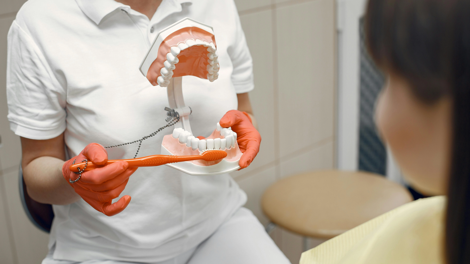 Colegiul Dentar vrea educație pentru sănătatea orală în școli