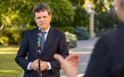 Președintele Iohannis semnează legi, România pe calea fondurilor UE