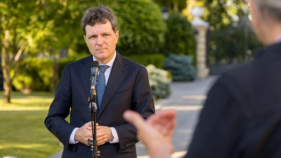 Președintele Iohannis semnează legi, România pe calea fondurilor UE