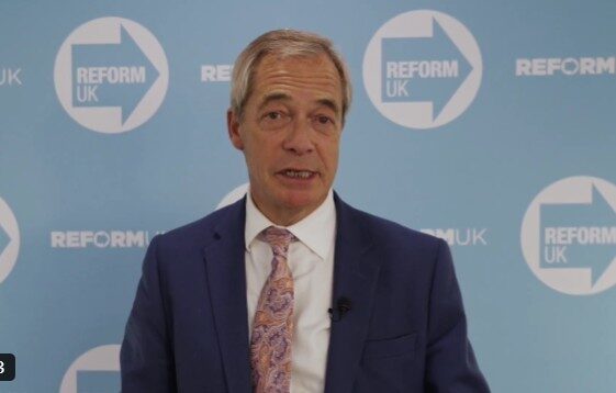 Farage vs. „Omul cu coșul de gunoi”: Un duel electoral ieșit din comun