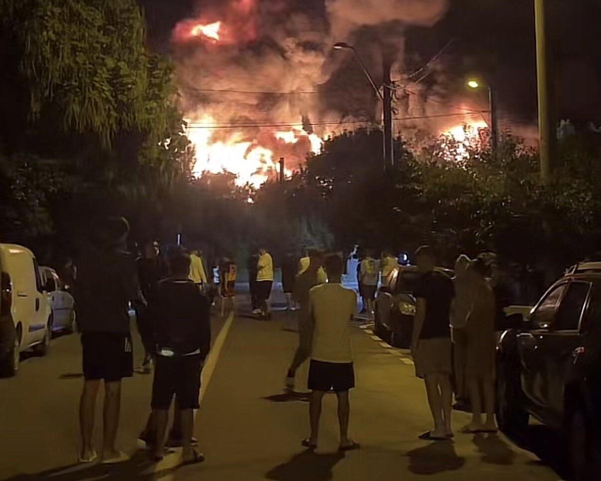 Incendiu în Nordul Bucureștiului. RO-Alert pentru acces