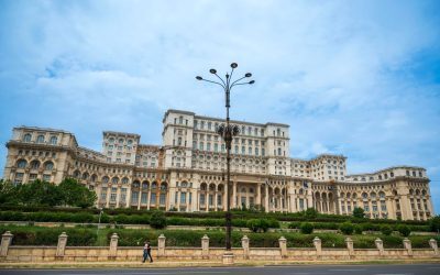 București: De la Parlament, azi se anunță istorie