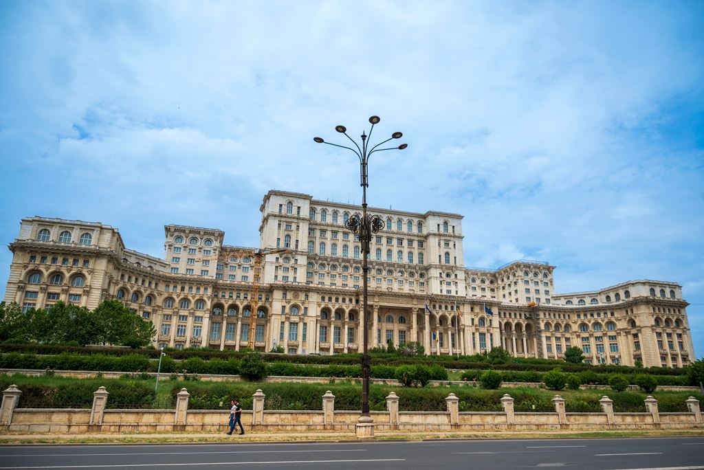 București: De la Parlament, azi se anunță istorie