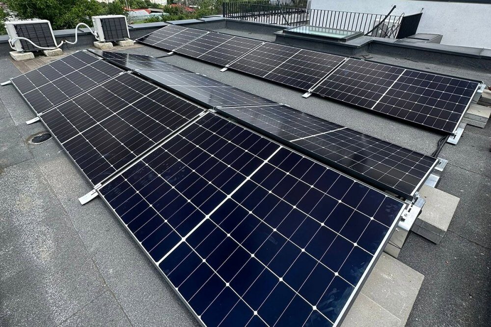 Bolojan vrea stocare obligatorie pentru panourile fotovoltaice