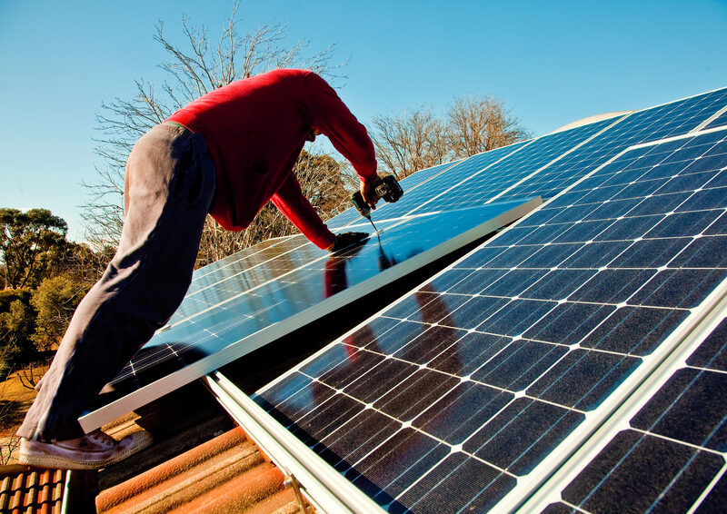 România, revoluție solară: Câți prosumatori au curajul să se lege la rețea