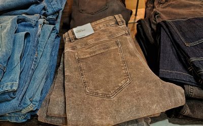Pantalonii periculoși: moda supradimensionată provoacă accidente grave