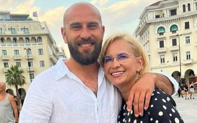 Paula Chirilă, romantică pe plaja din Grecia cu iubitul