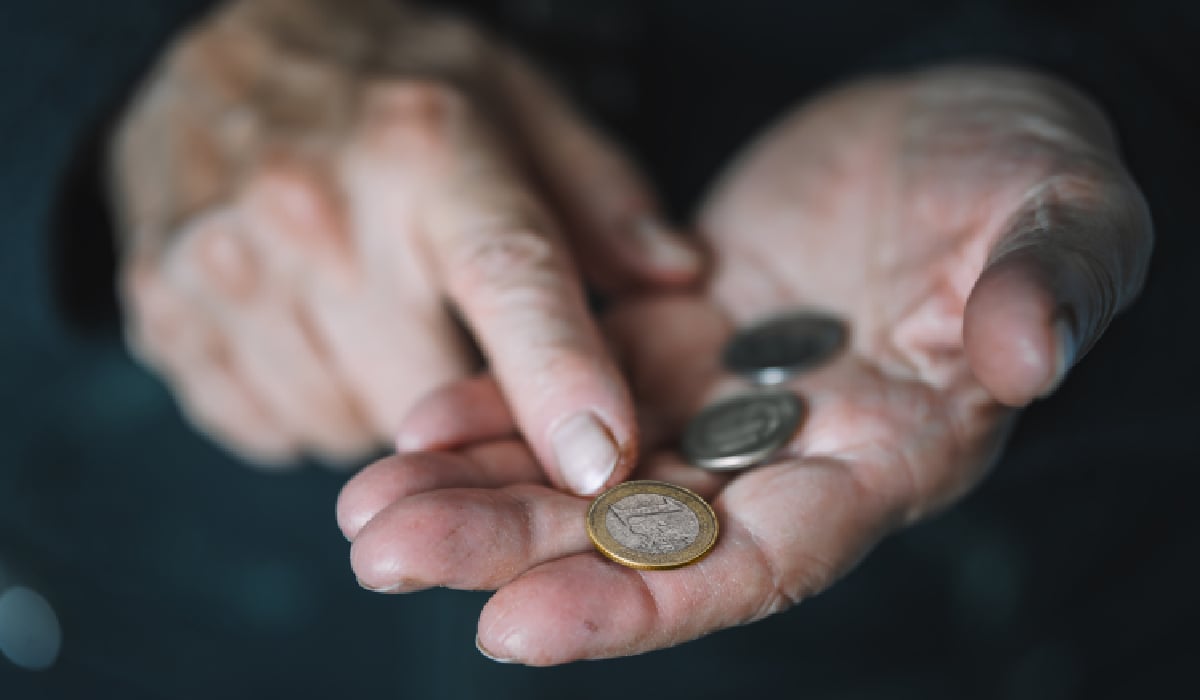 Pensionar, amendat pentru 3,91 euro neplătiți