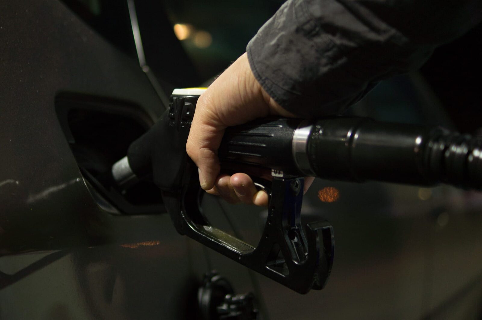 Finanțele taie 20% din acciza la motorină