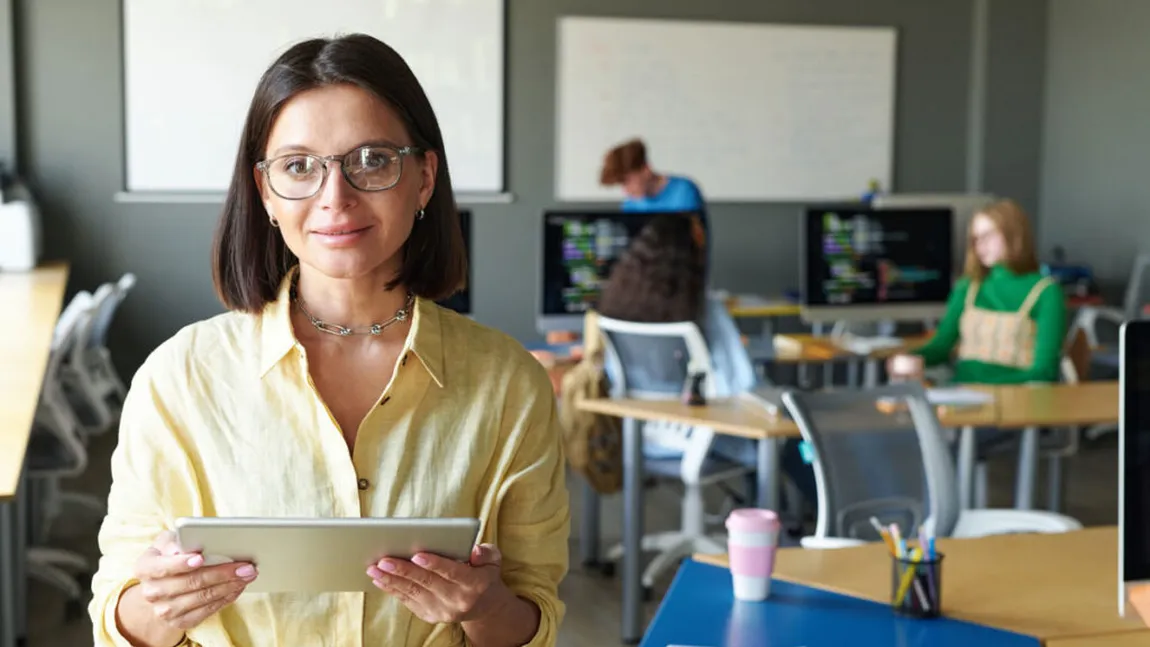 Profesorii primesc 1.500 de lei: banii intră în cont până pe 31 august