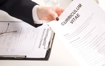 Români fără facultate: Salarii șoc în 2026, peste cei cu studii