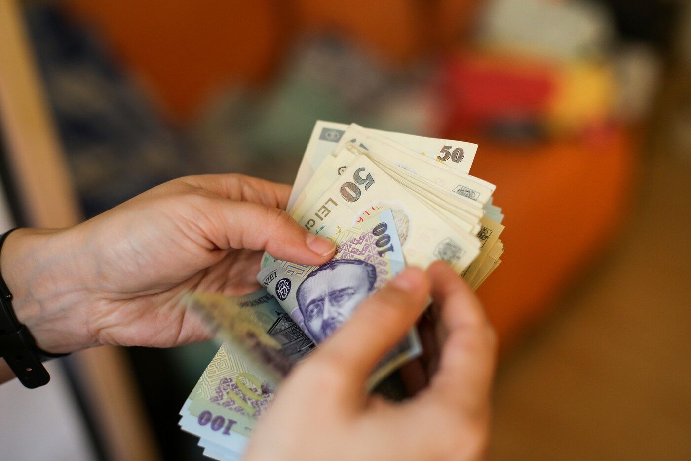 BNR: Inflația scade, dar prețurile nu vor reveni la vechiul nivel