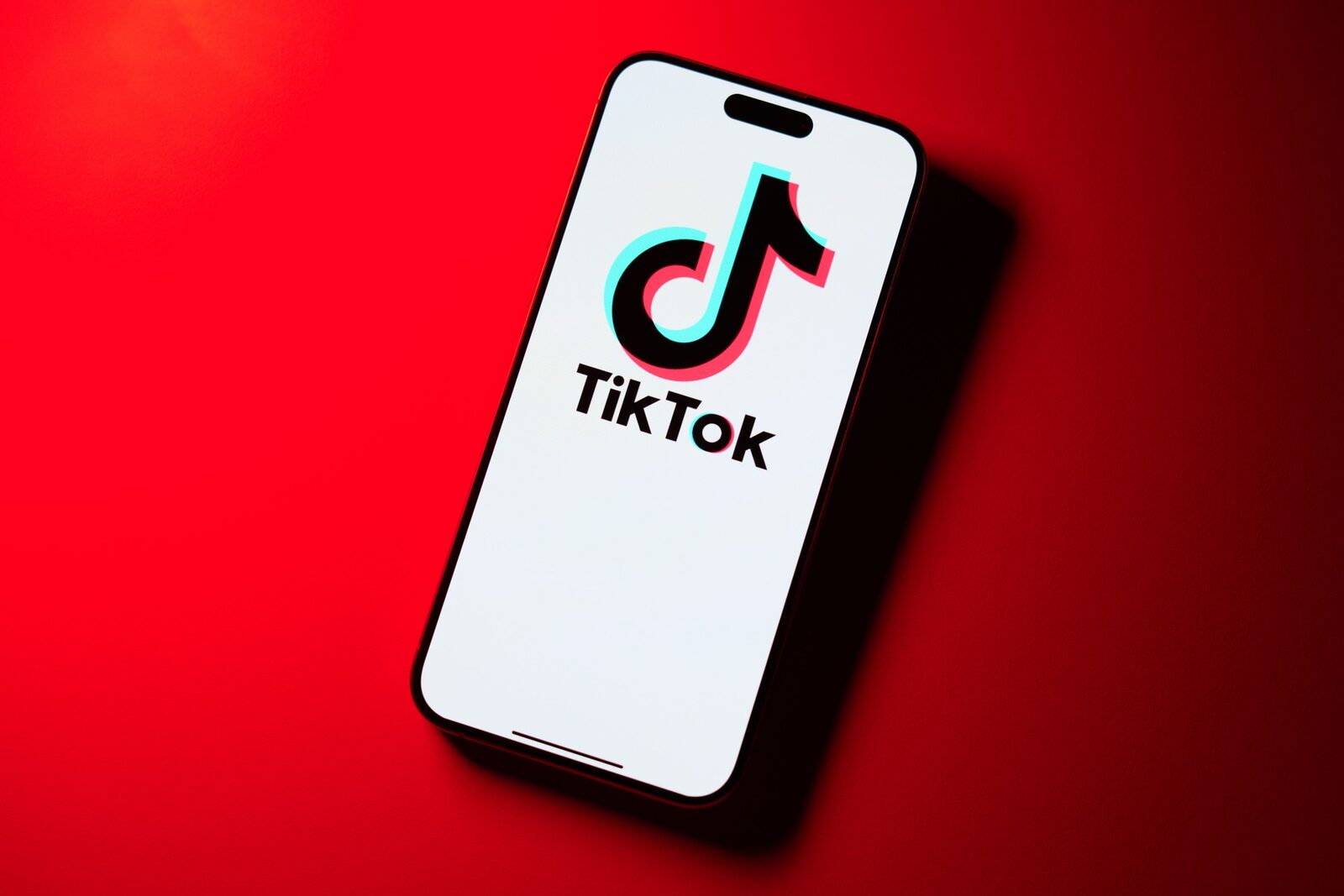 Oana Gheorghiu: TikTok, „fură creiere” după atacul la ambulanța din Cluj