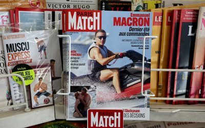 Macron, pe jet-ski, în toiul criticilor din Franța