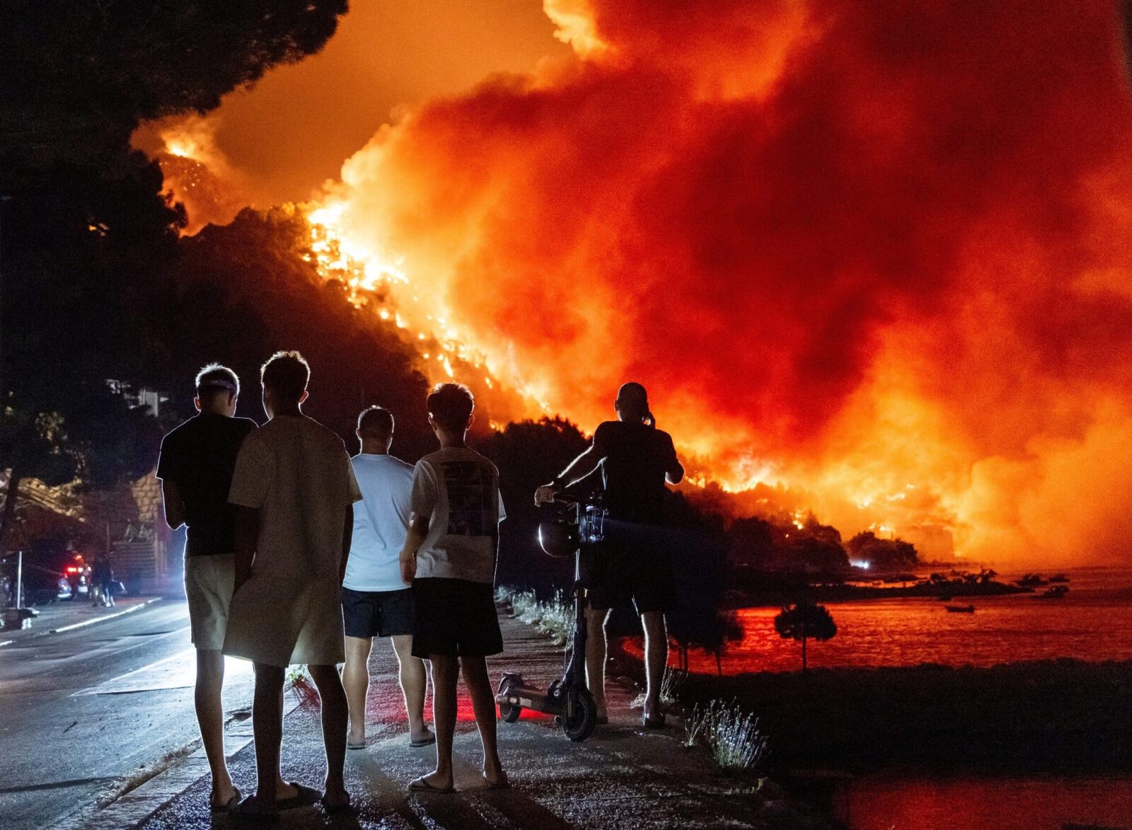 Croația arde: Foc pe coasta Adriaticii, avertisment pentru turiști